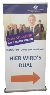 Der Aufsteller zum Dualen Studium auf dem Campus Lingen